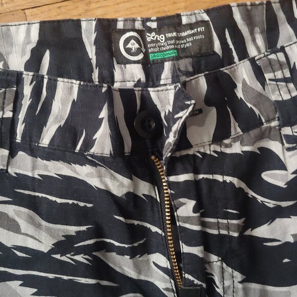 Lrg cargo pants with pattern - Picture 2 of 3